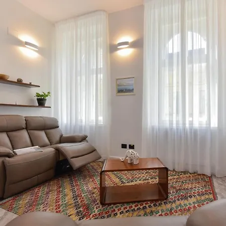 Apartment No 6 *