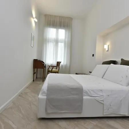 Διαμέρισμα No 6 *