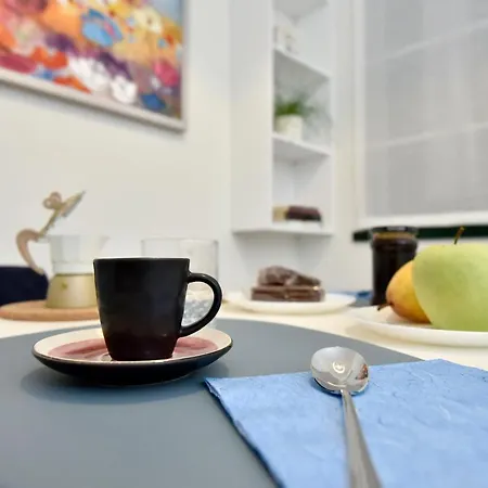 Διαμέρισμα No 6 *